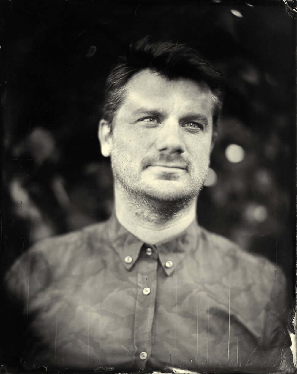 Portrait photographique de Guillaume Roussel lézards création agence communication publicité vosges